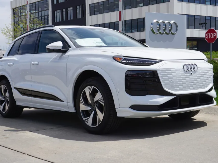 2025 Audi Q6 E-tron Premium Plus photo 1