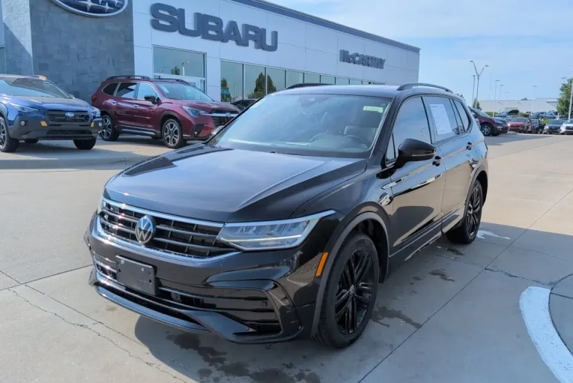 2022 Volkswagen Tiguan SE R-Line Black photo 1