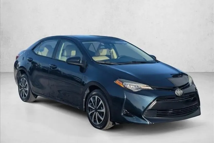 2017 Toyota Corolla LE photo 1