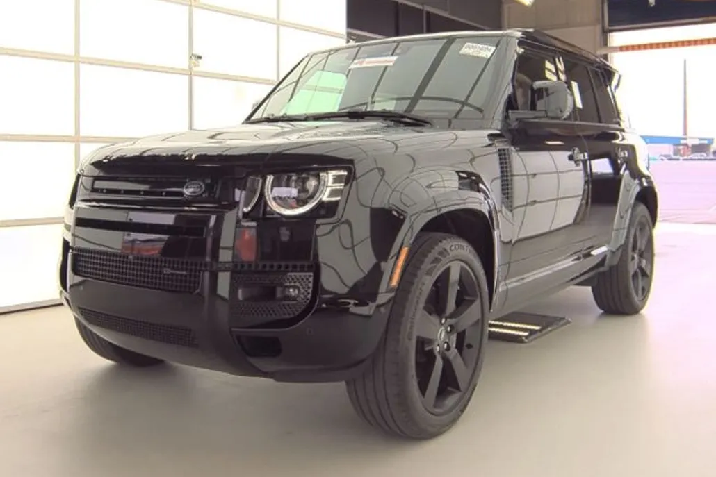 2023 Land Rover Defender 110 X-Dynamic SE photo 1