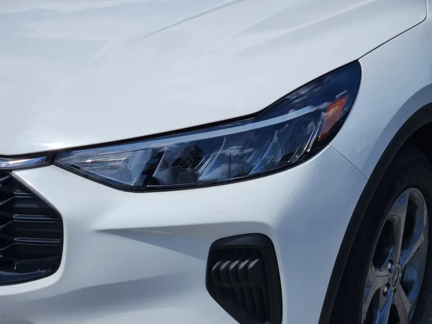 2025 Ford Escape ST-Line photo 1