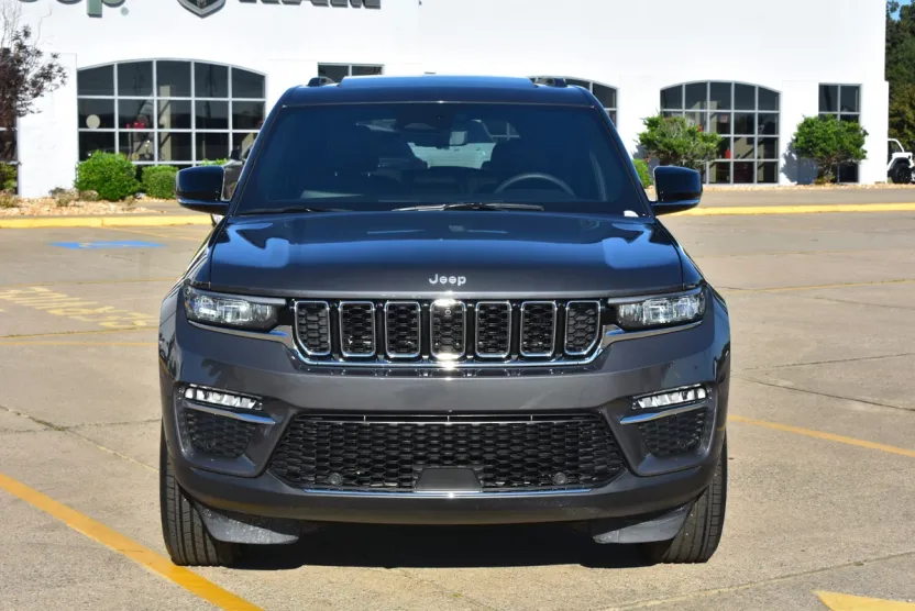2024 Jeep Grand Cherokee Limited photo 1