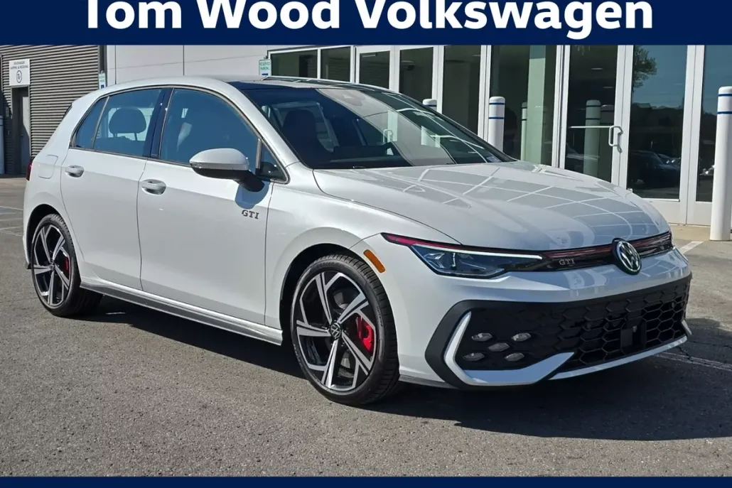 2025 Volkswagen Golf GTI SE photo 1
