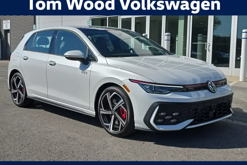 2025 Volkswagen Golf GTI SE photo 1