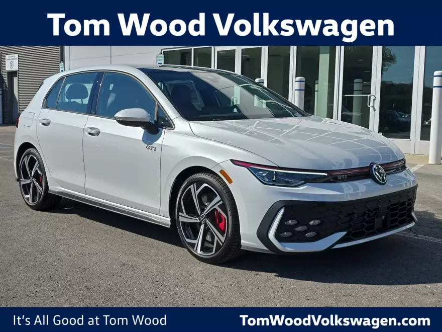 2025 Volkswagen Golf GTI SE photo 1