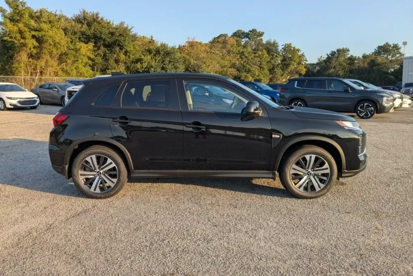 2025 Mitsubishi Outlander Sport ES SE LE photo 1