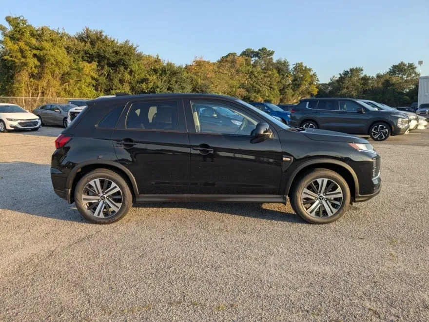 2025 Mitsubishi Outlander Sport ES SE LE photo 1
