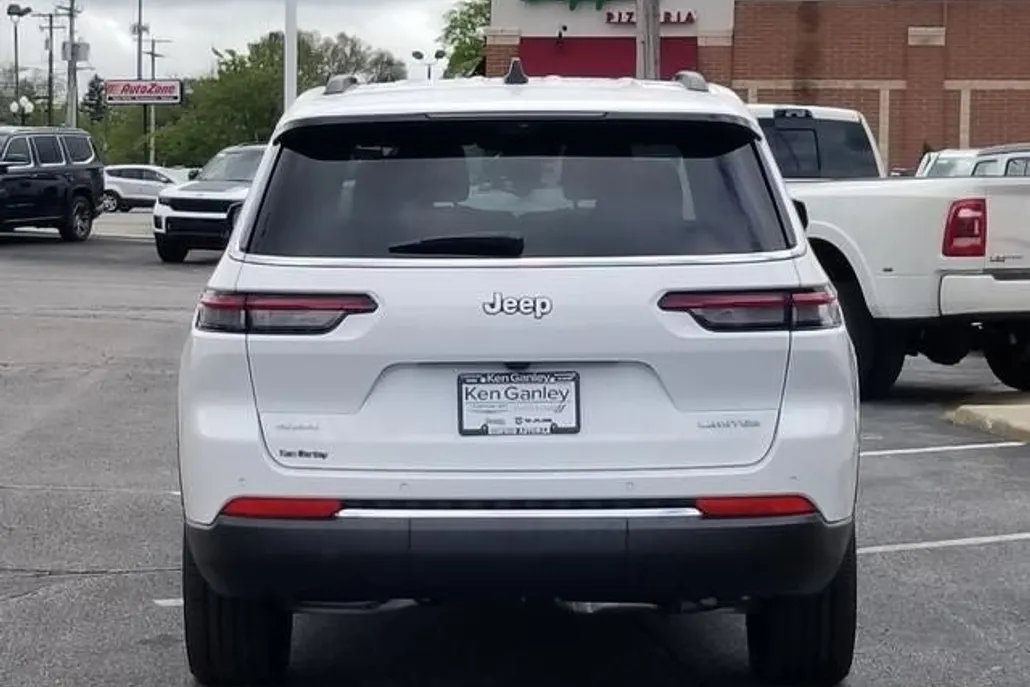 2025 Jeep Grand Cherokee L photo 1