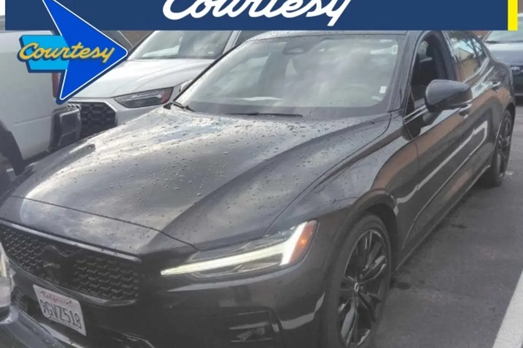 2024 Volvo S60 B5 Plus Black Edition photo 1