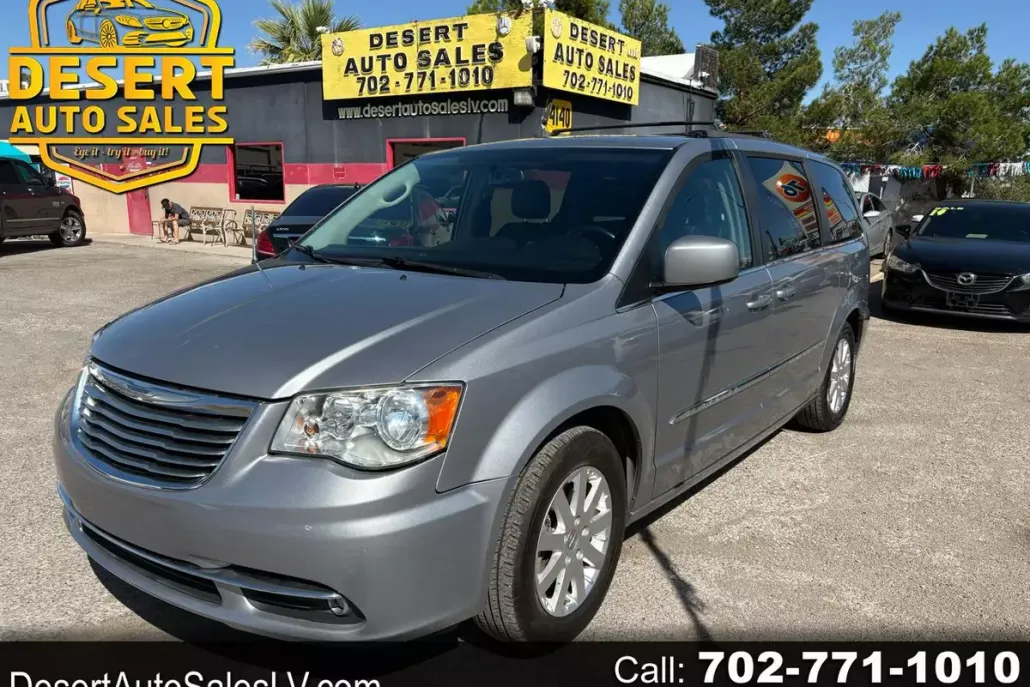 2015 Chrysler Town & Country Touring photo 1