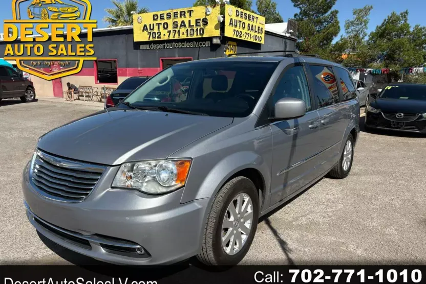 2015 Chrysler Town & Country Touring photo 1