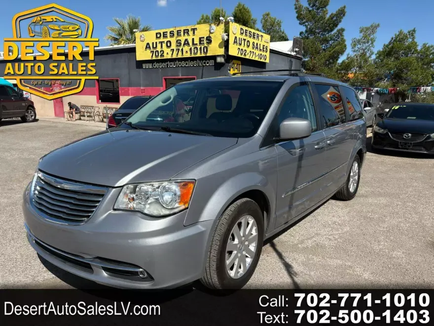 2015 Chrysler Town & Country Touring photo 1
