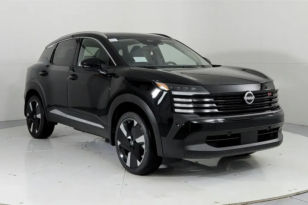 2025 Nissan Kicks SR photo 1