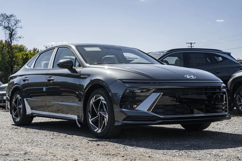 2026 Hyundai Sonata SEL Sport photo 1