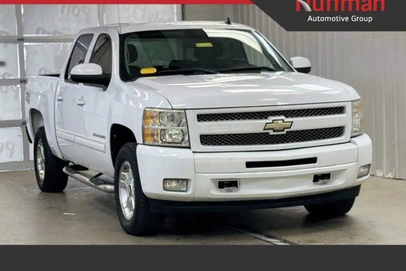 2011 Chevrolet Silverado 1500 LT photo 1