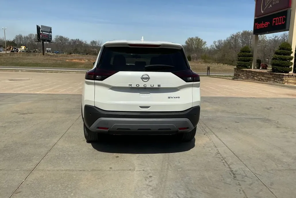 2023 Nissan Rogue SV photo 1