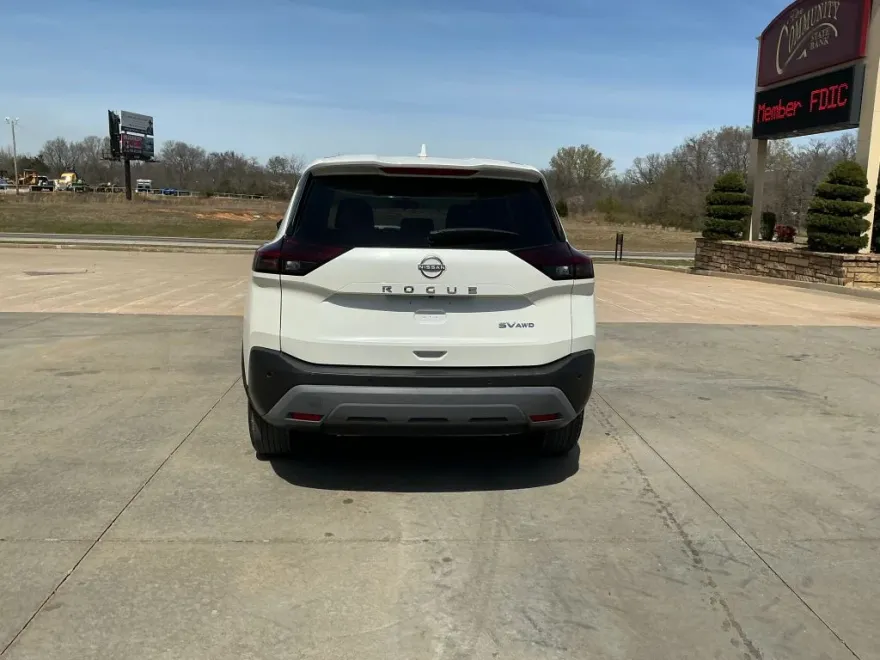 2023 Nissan Rogue SV photo 1