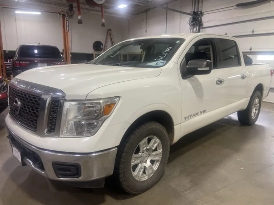 2018 Nissan Titan SV photo 1