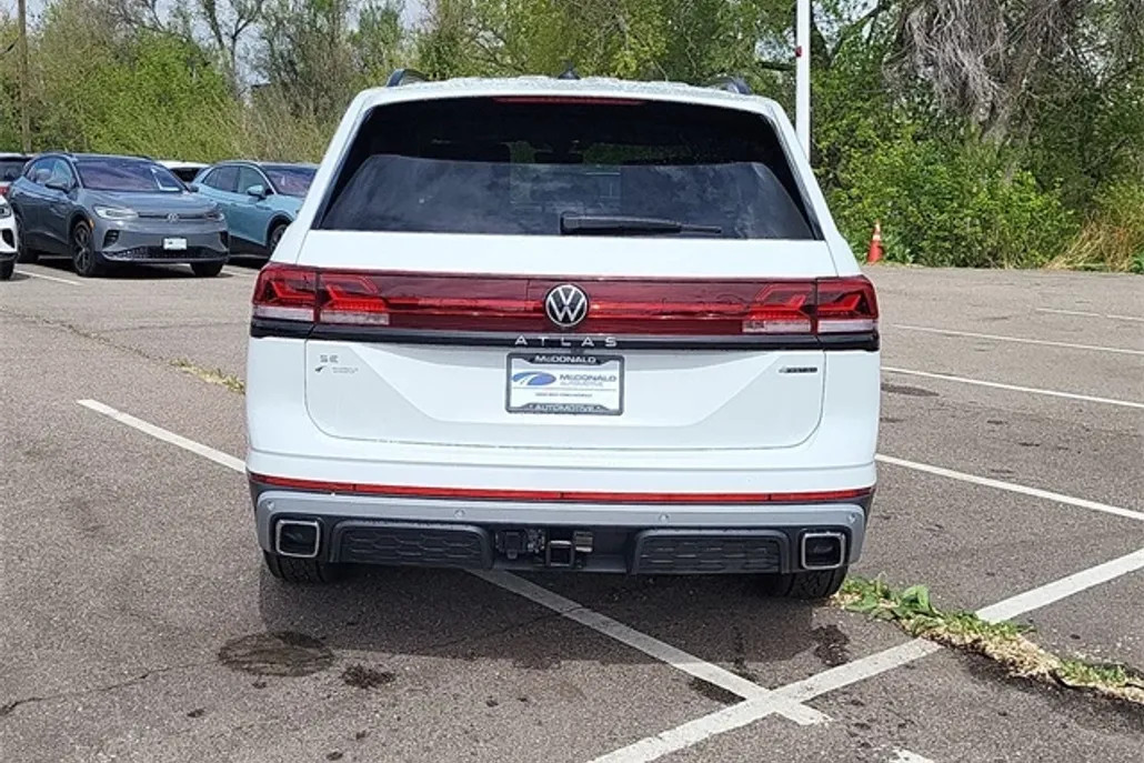 2025 Volkswagen Atlas Peak Edition SE photo 1