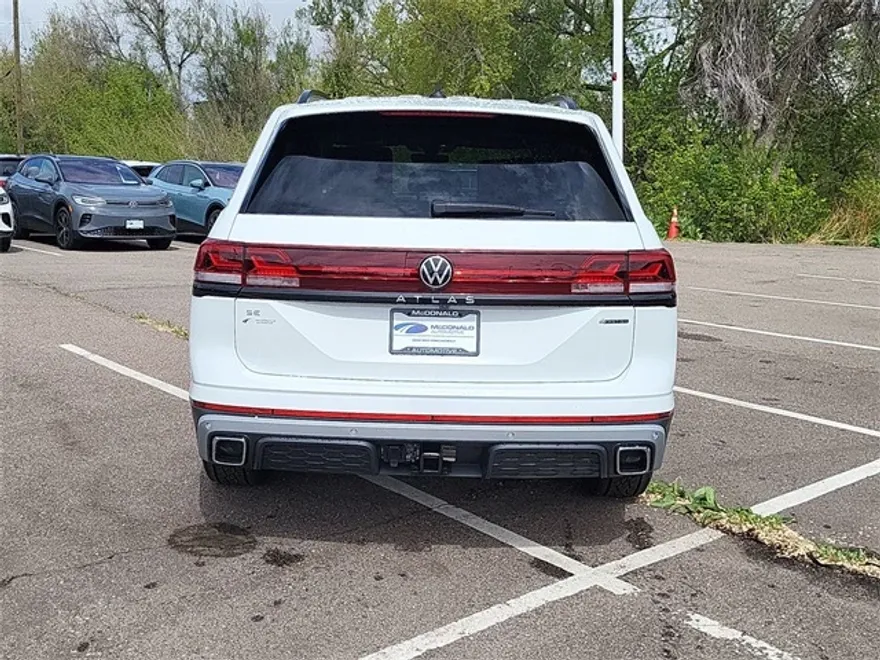 2025 Volkswagen Atlas Peak Edition SE photo 1