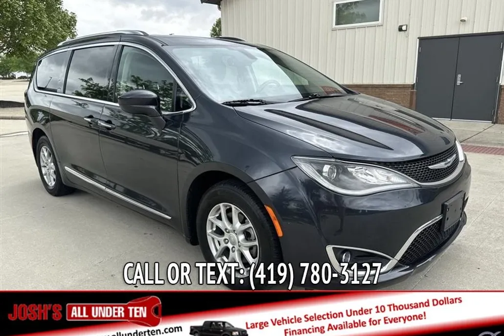 2020 Chrysler Pacifica Touring L photo 1