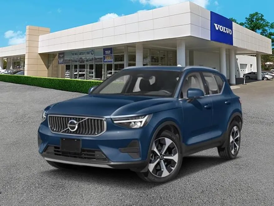 2025 Volvo XC40 photo 1