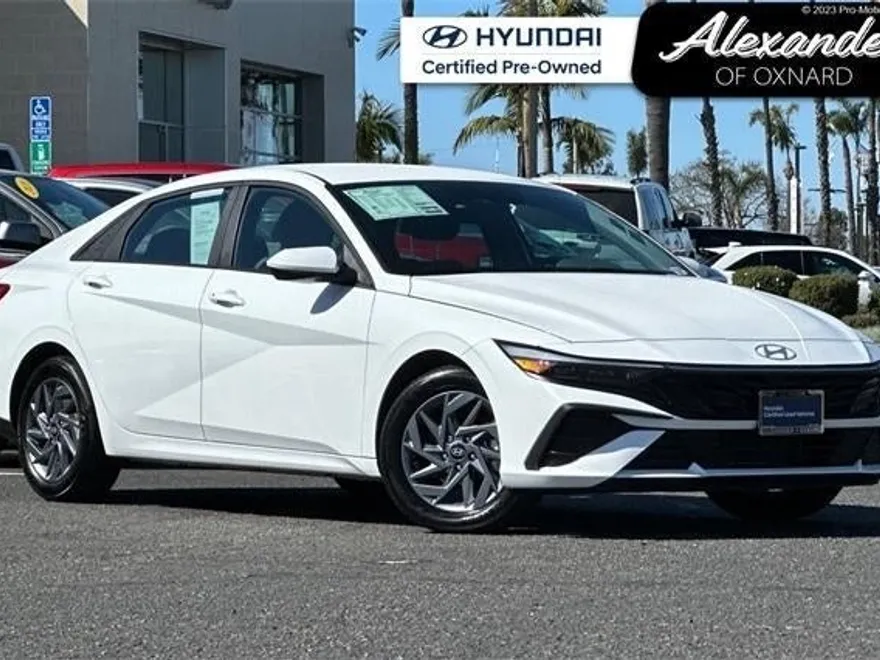 2024 Hyundai Elantra SEL photo 1