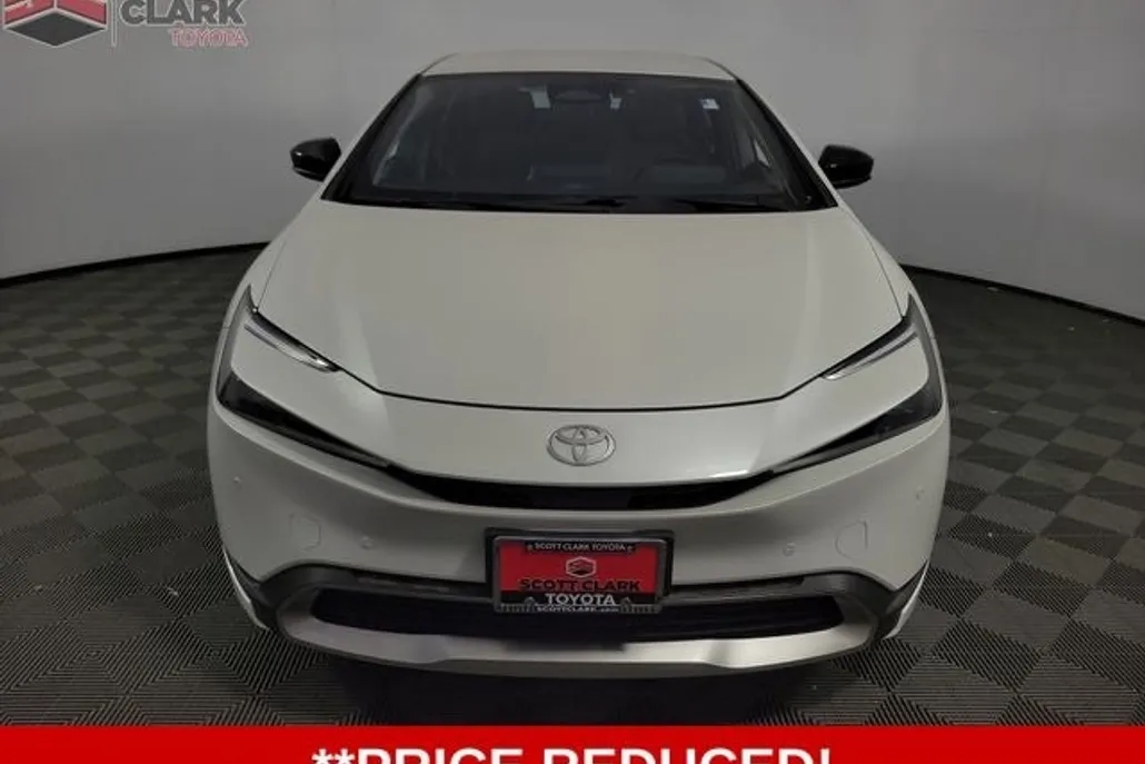 2025 Toyota Prius Plug-in Hybrid photo 1