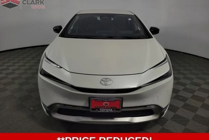 2025 Toyota Prius Plug-in Hybrid photo 1