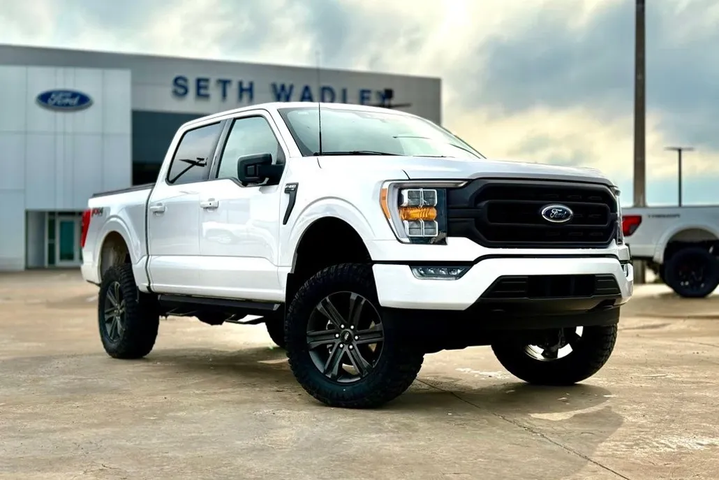 2023 Ford F-150 XLT FX4 photo 1