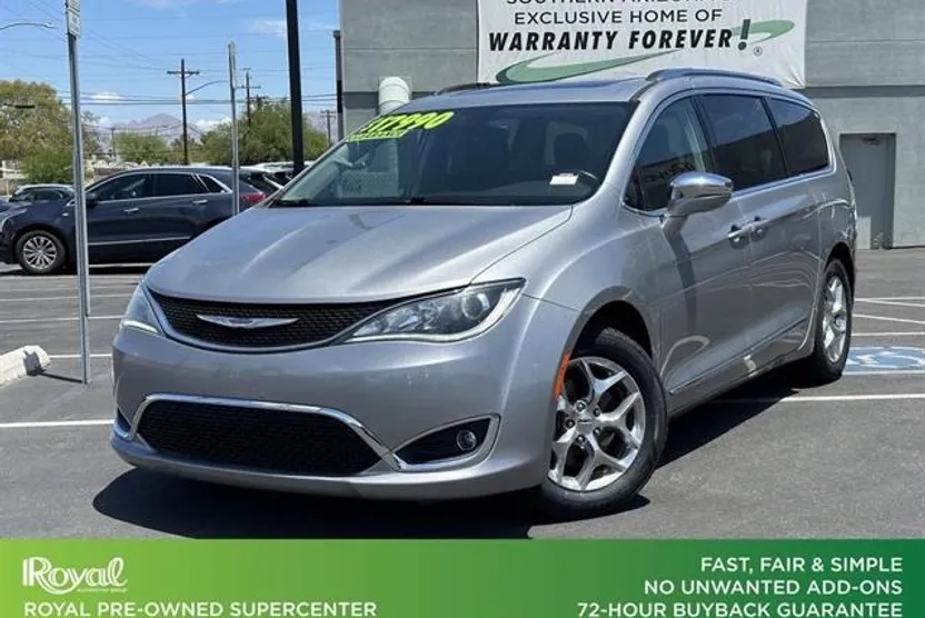2019 Chrysler Pacifica Limited photo 1