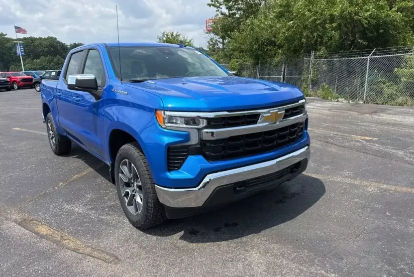 2025 Chevrolet Silverado 1500 LT photo 1