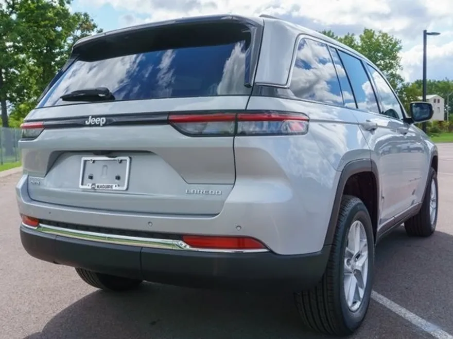 2025 Jeep Grand Cherokee Laredo X photo 1
