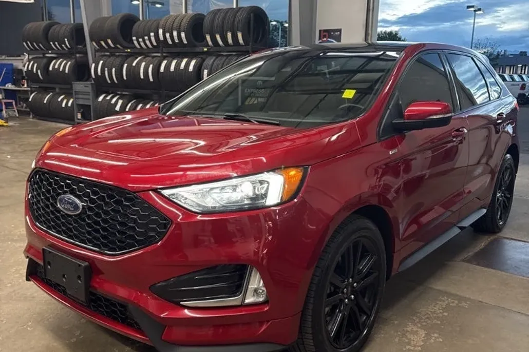 2020 Ford Edge ST photo 1