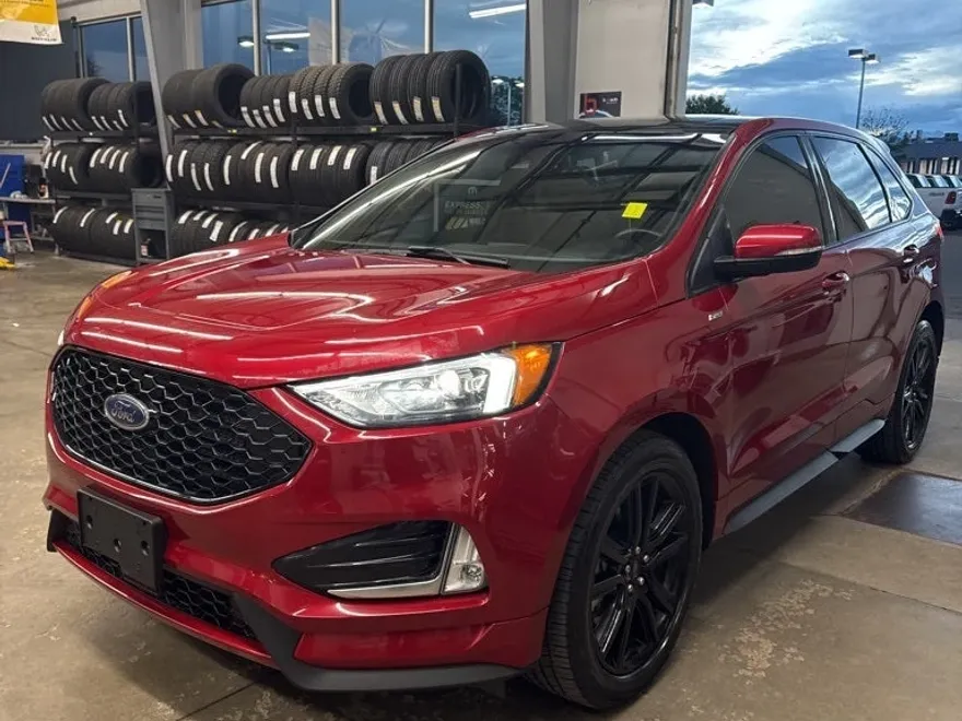2020 Ford Edge ST photo 1
