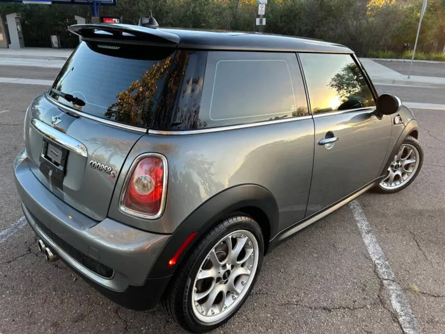 2010 Mini Cooper S photo 1