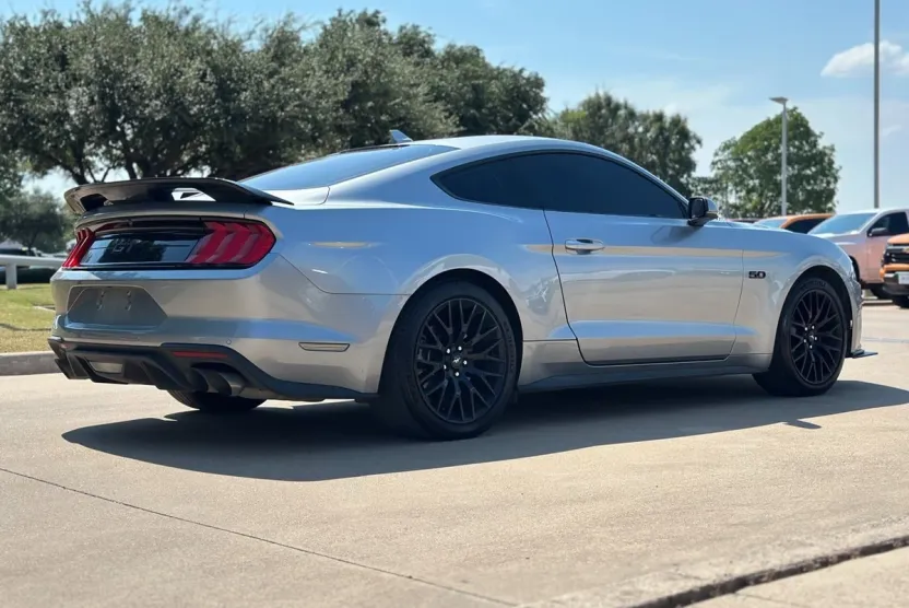 2022 Ford Mustang GT Premium photo 1