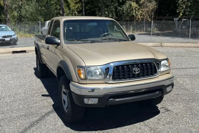 2004 Toyota Tacoma XtraCab PreRunner photo 1