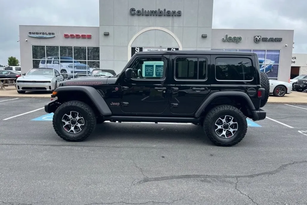 2023 Jeep Wrangler Rubicon photo 1