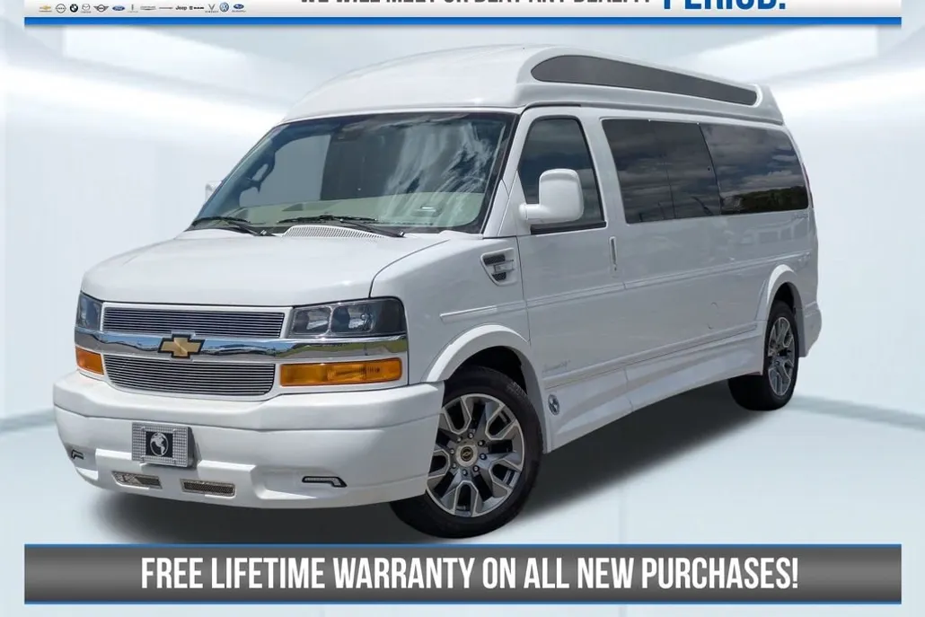 2025 Chevrolet Express Cargo 2500 photo 1