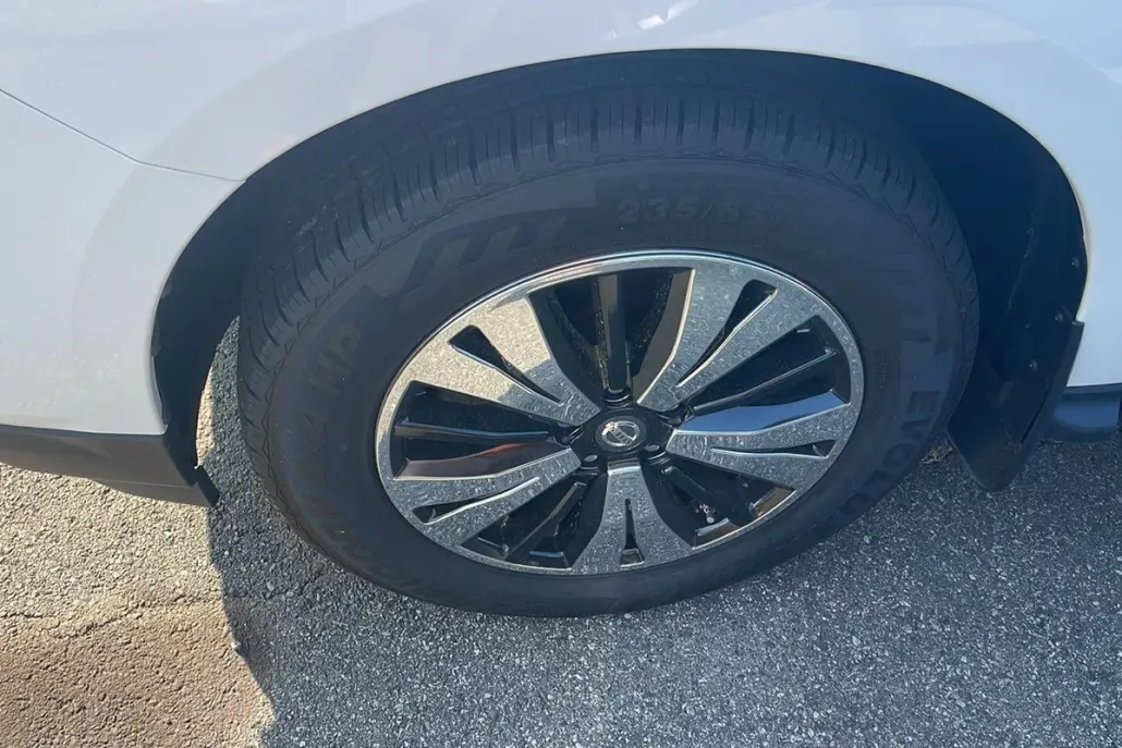 2019 Nissan Pathfinder S photo 1