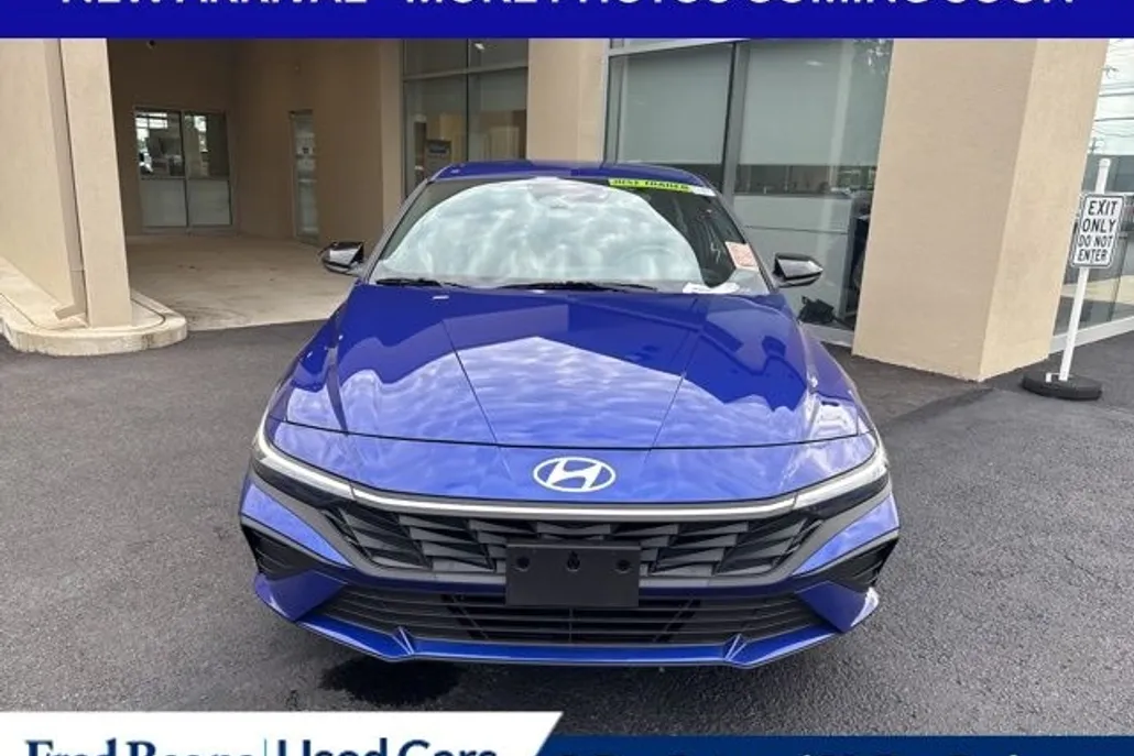 2025 Hyundai Elantra SEL Sport photo 1