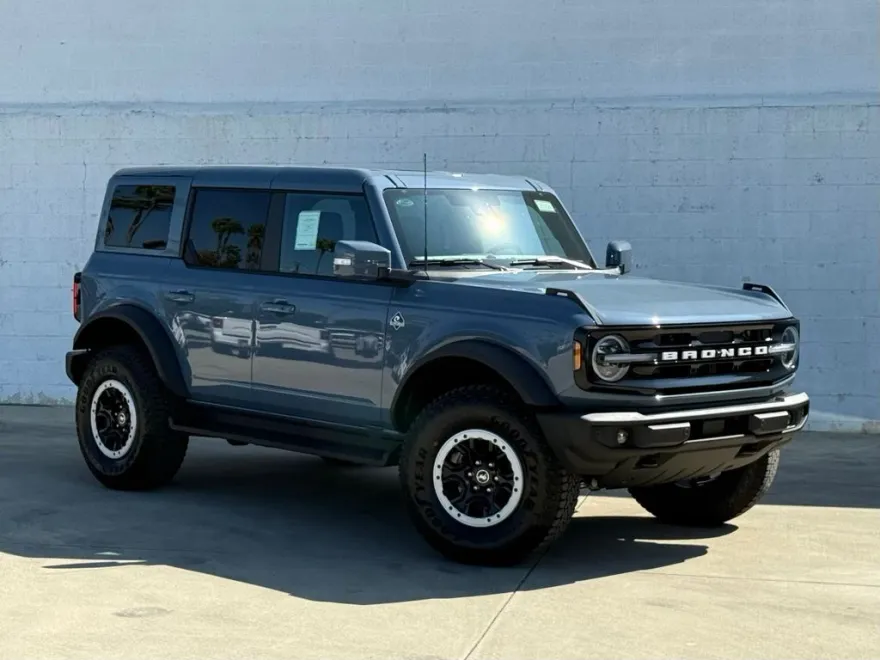 2025 Ford Bronco Outer Banks photo 1
