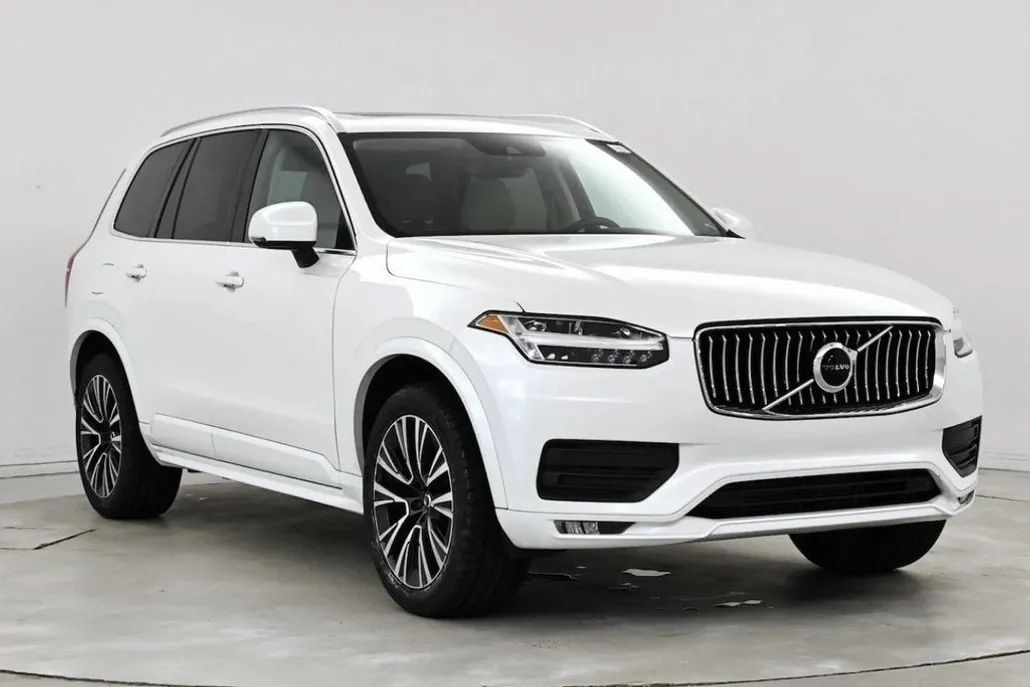 2020 Volvo XC90 T6 Momentum AWD photo 1