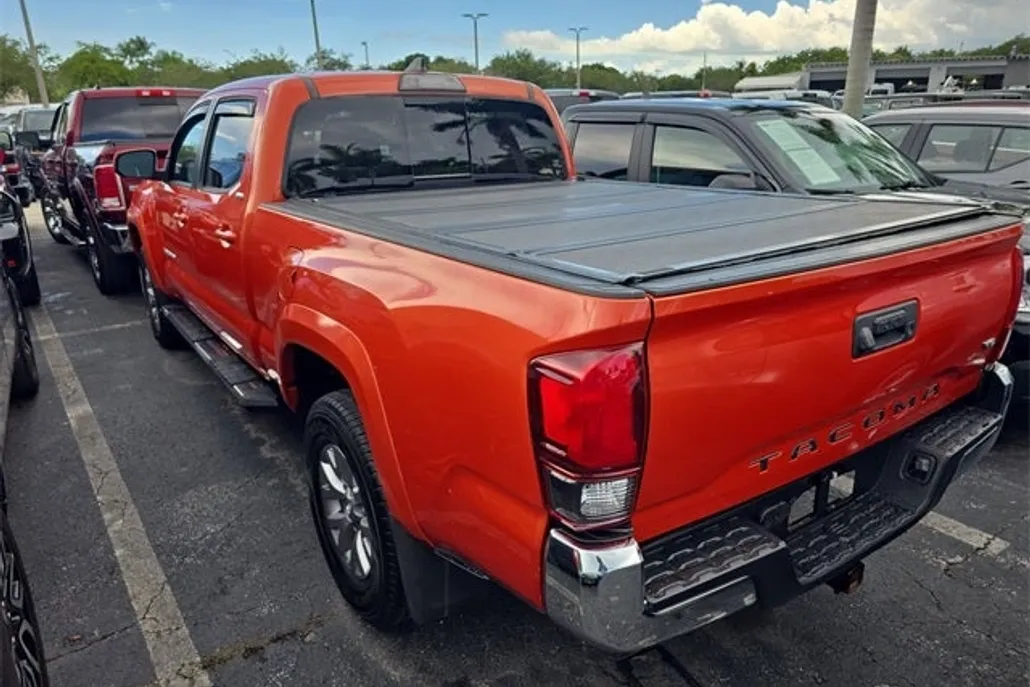 2018 Toyota Tacoma SR5 V6 photo 1
