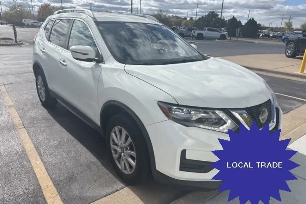 2019 Nissan Rogue SV photo 1