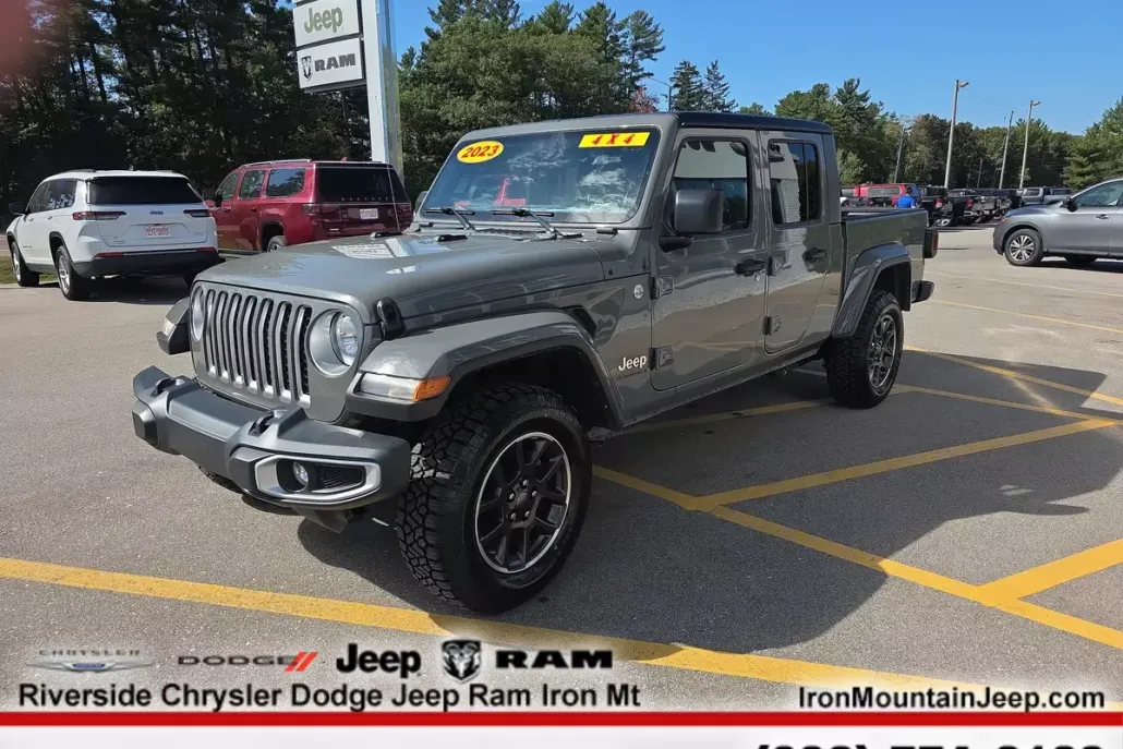 2023 Jeep Gladiator Overland photo 1