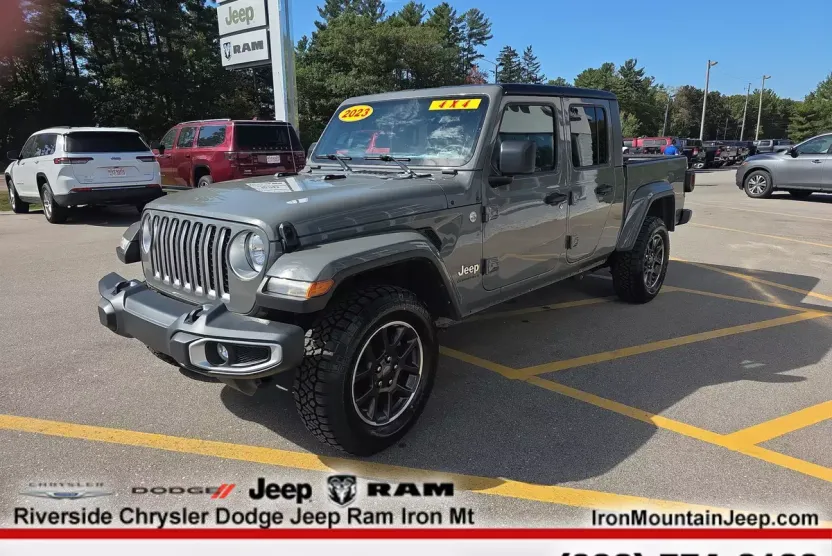 2023 Jeep Gladiator Overland photo 1