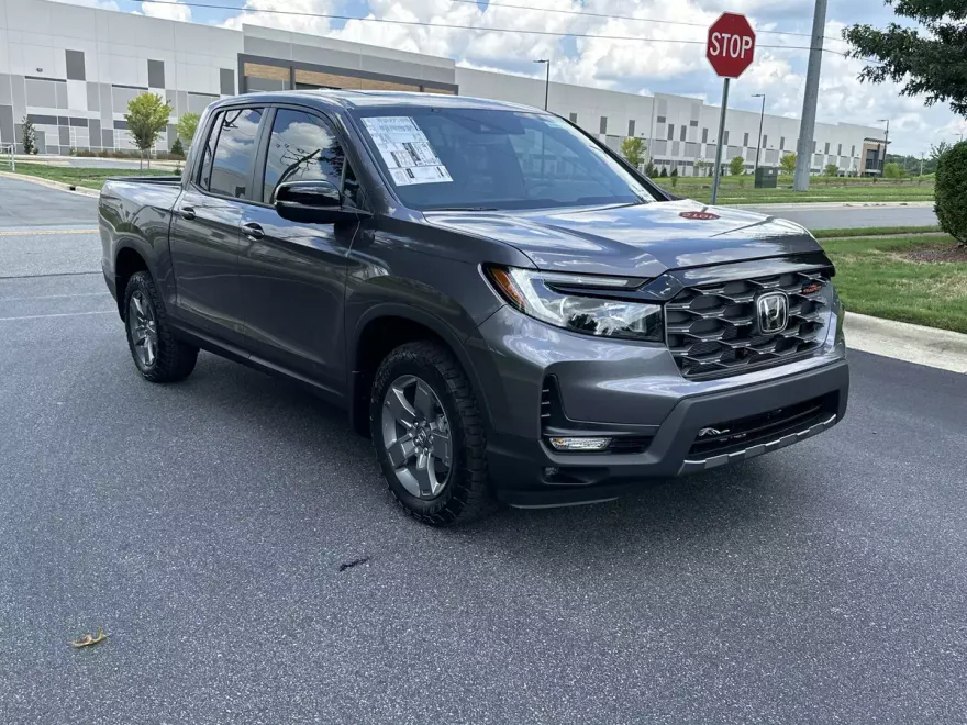 2025 Honda Ridgeline TrailSport photo 1