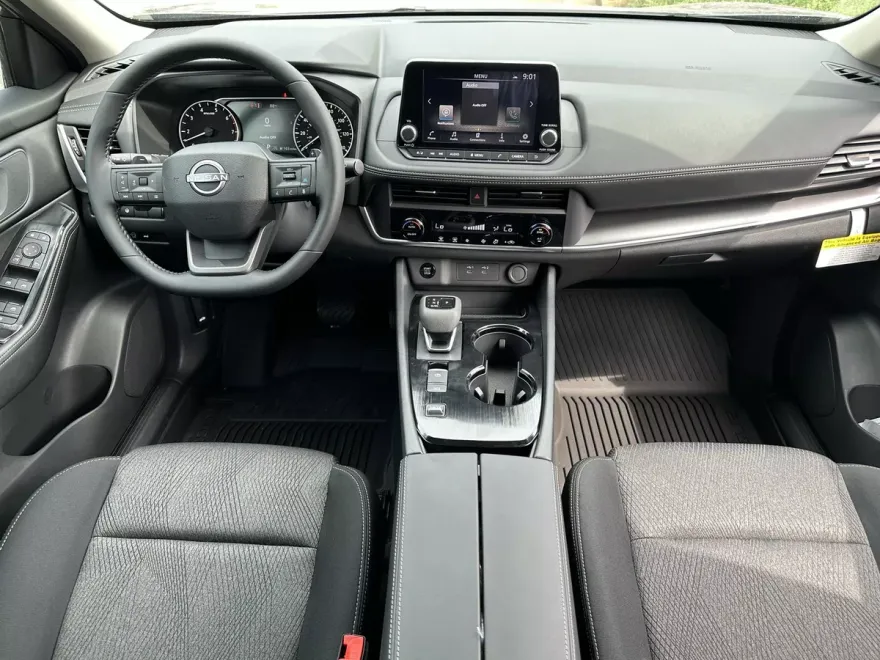 2026 Nissan Rogue SV photo 1